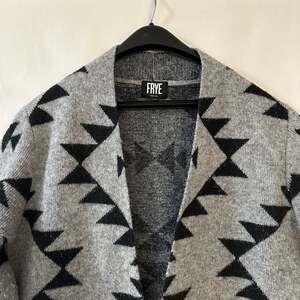 Frye Women's The Cozy Cardigan Light Heather Gray Combo Aztec Pattern Large